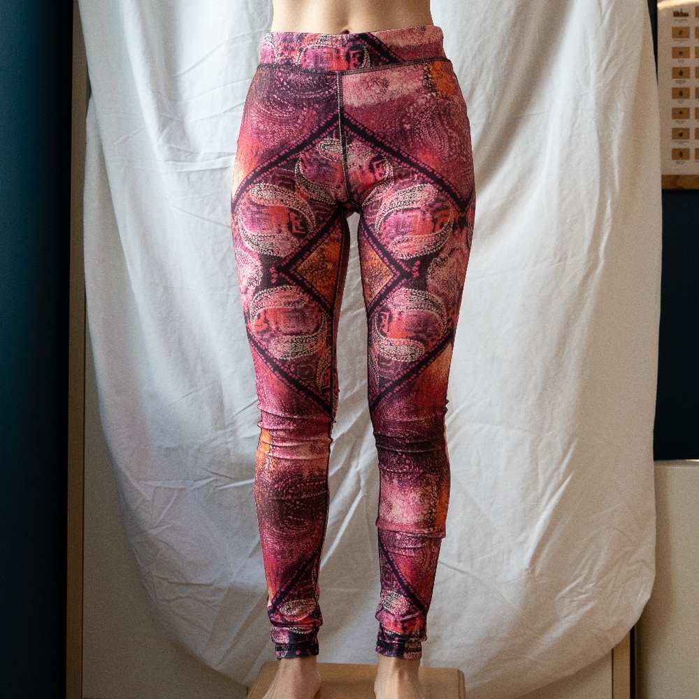 Mossimo Paisley Print Yoga Leggings